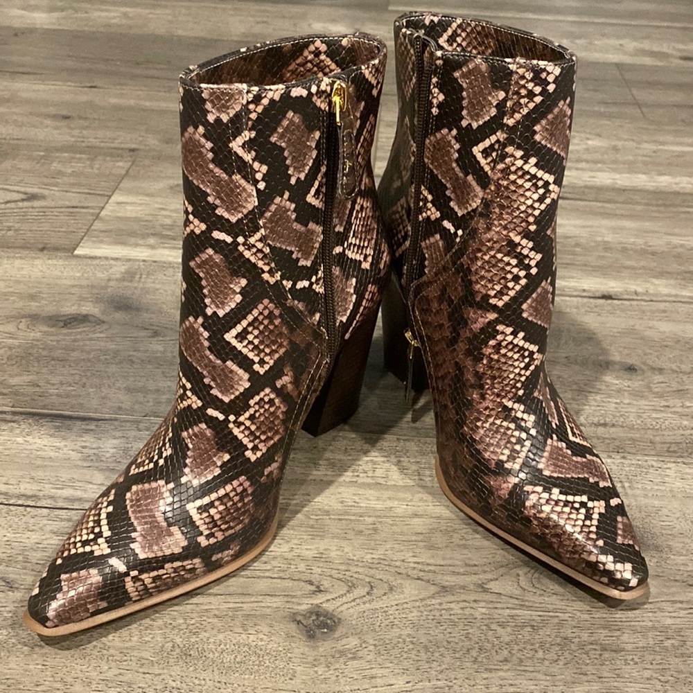 JLO Jennifer Lopez DORINDAH BOOTIE